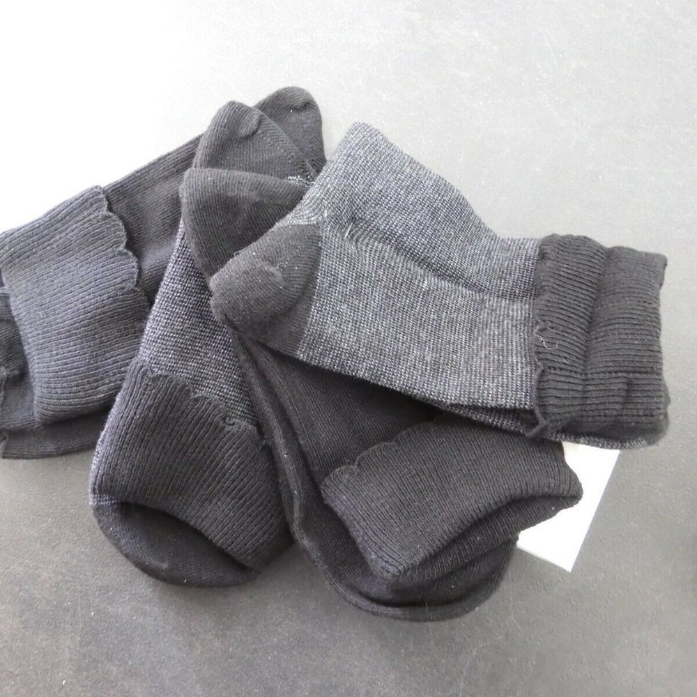 Hue Scalloped Turncuff Socks 4 Pairs Pack One Size Women's Fine Grey Stripe